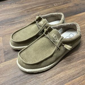 Hey Dudes size 10